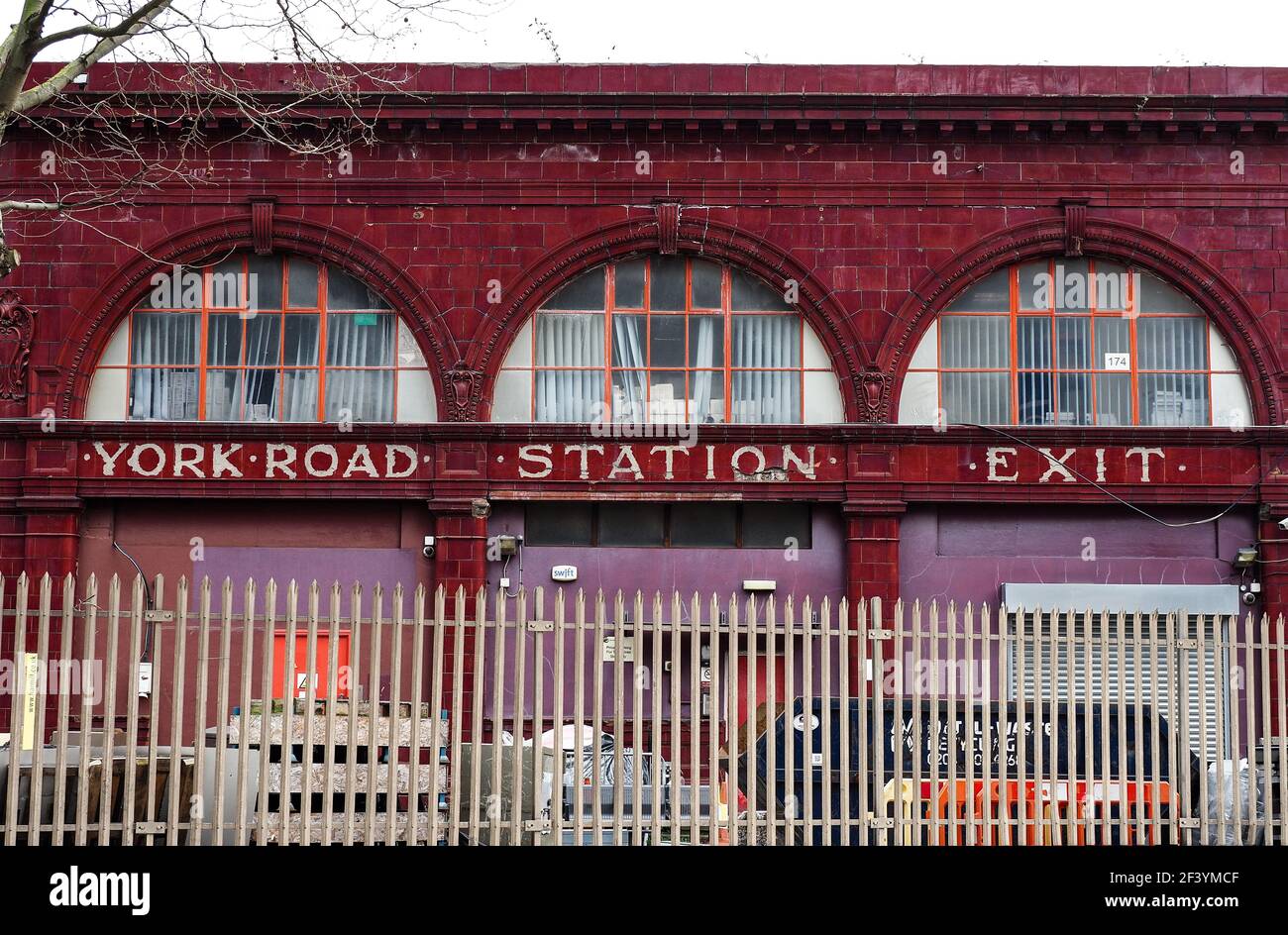 York Rd Station Disused york road underground station hi-res stock photography and ...