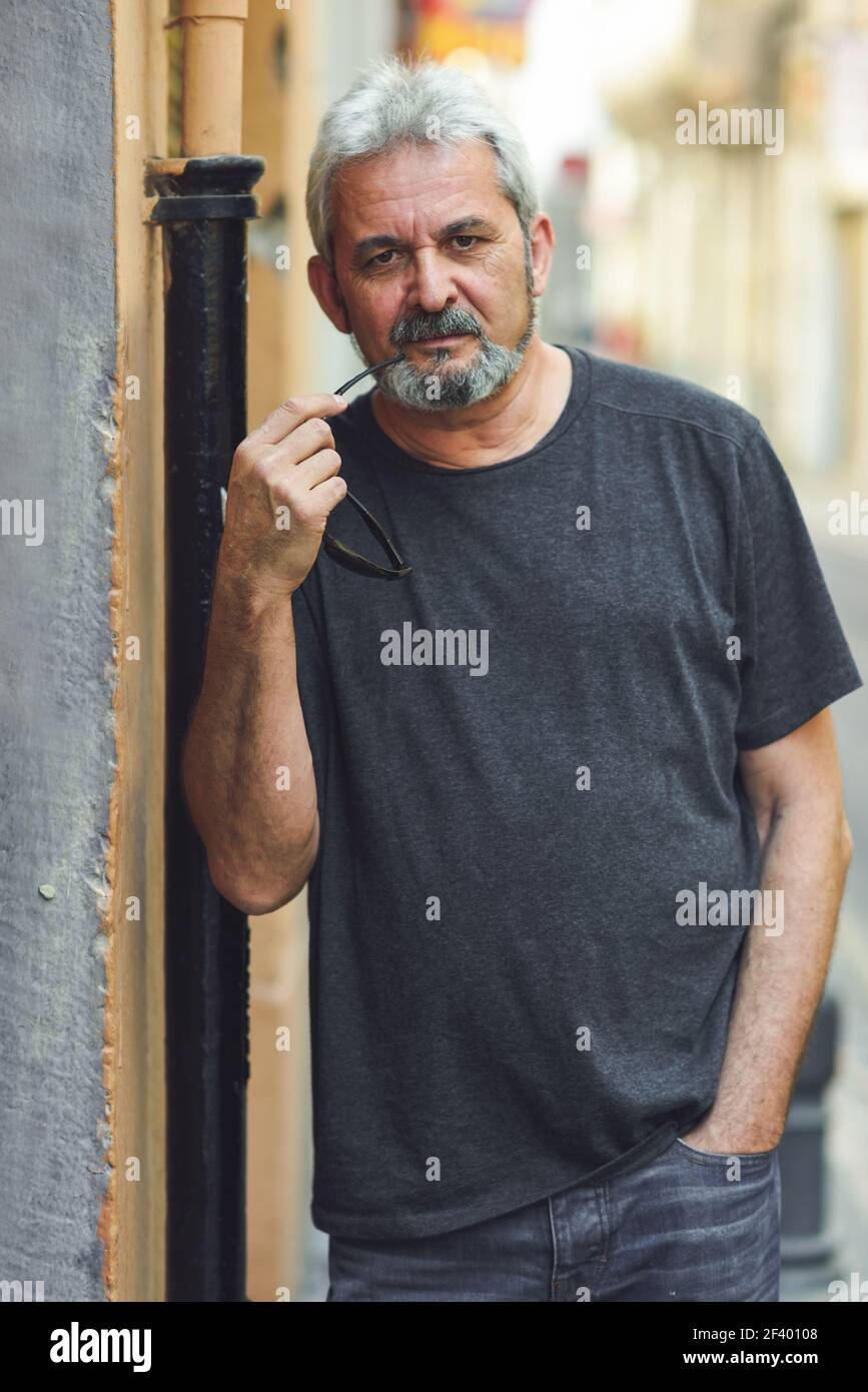 Old man with grey hair hi-res stock photography and images - Alamy