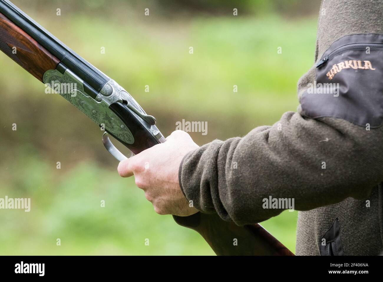 Over and under shotgun, game shooting Stock Photo - Alamy