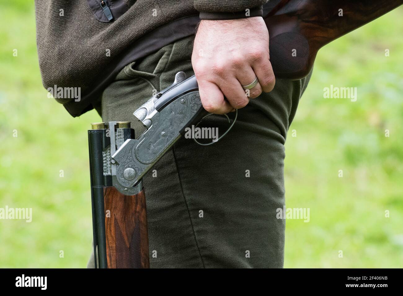 Over and under shotgun, game shooting Stock Photo - Alamy