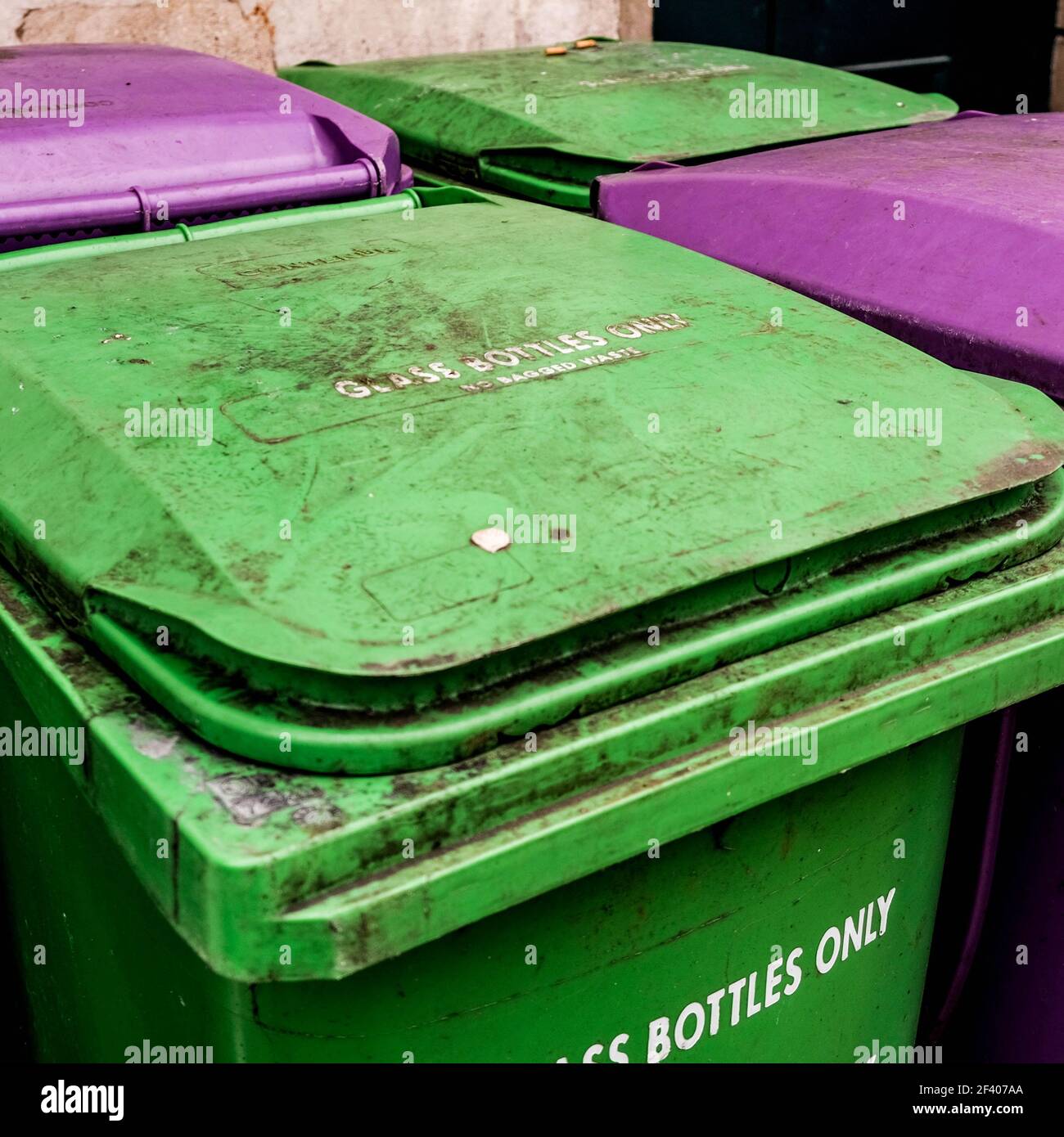 https://c8.alamy.com/comp/2F407AA/london-uk-march-18-2021-green-and-purple-council-rubbish-wheelie-bins-2F407AA.jpg