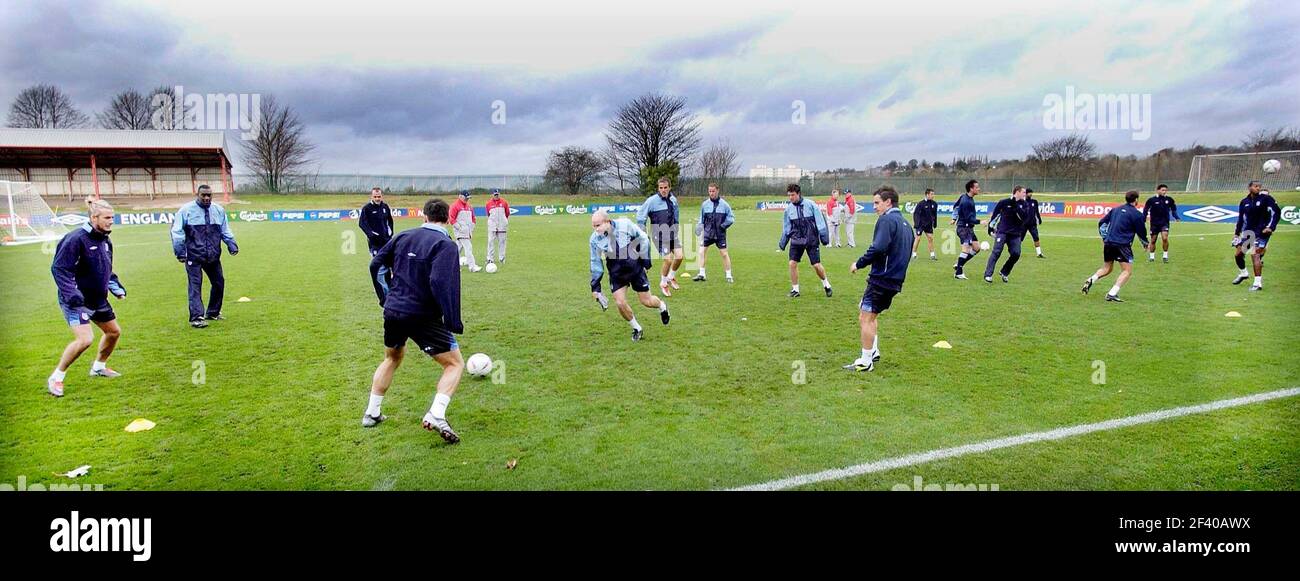 ENGLAND TRAINING AT THE CLIFF FOR THEIR MATCH WITH DENMARK. 14/11/2003 PICTURE DAVID ASHDOWNENGLAND FOOTBALL Stock Photo