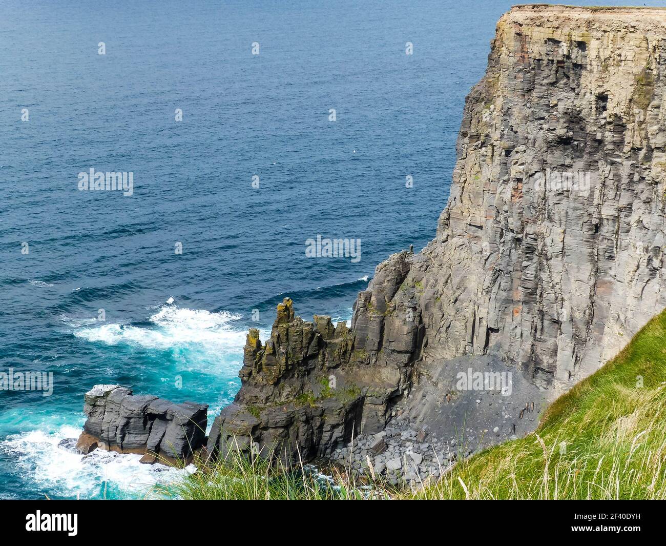 waves breaking on cliffs at irish coast Stock Photo