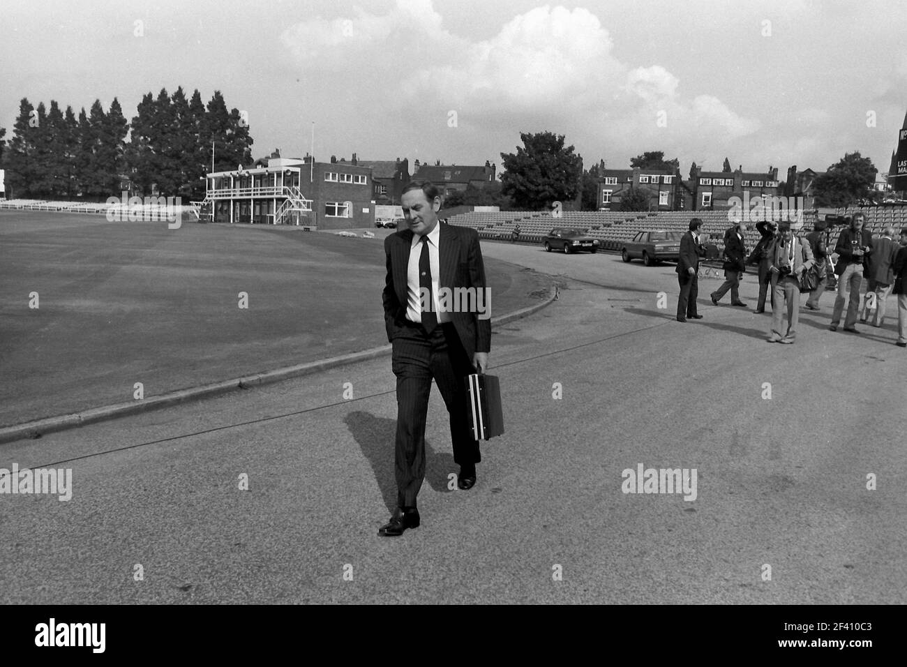 Geoff Boycott and Ray Illingworth discuss the future Yorkshire County Cricket club at Headingley in Sept 1981 in a press scrum Stock Photo