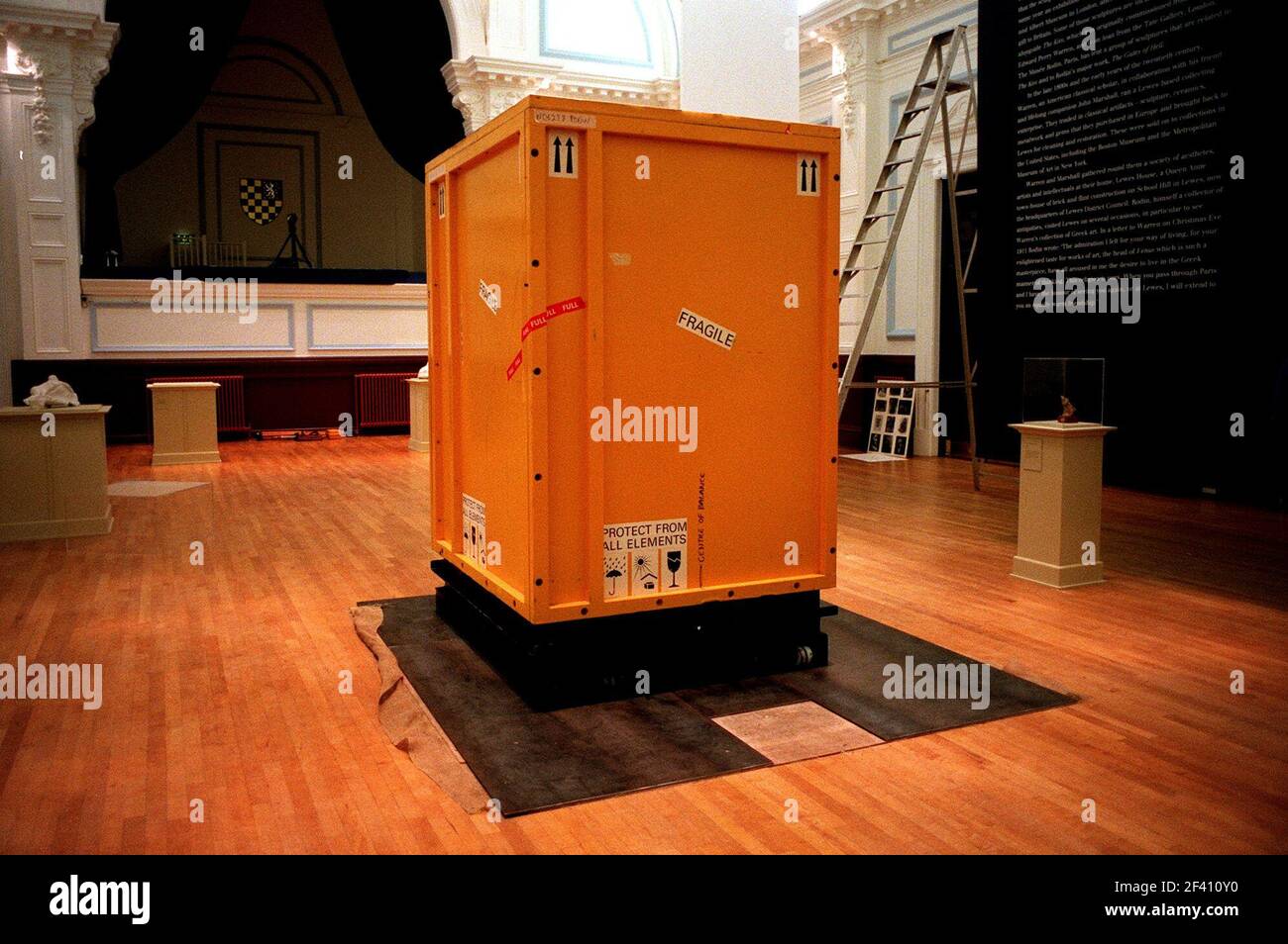 RODIN'S THE KISS STATUE RETURNS TO THE ASSEMBLY JUNE 1999 ROOM IN LEWES