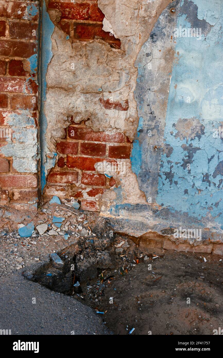 Repairing home construction brick hi-res stock photography and images ...
