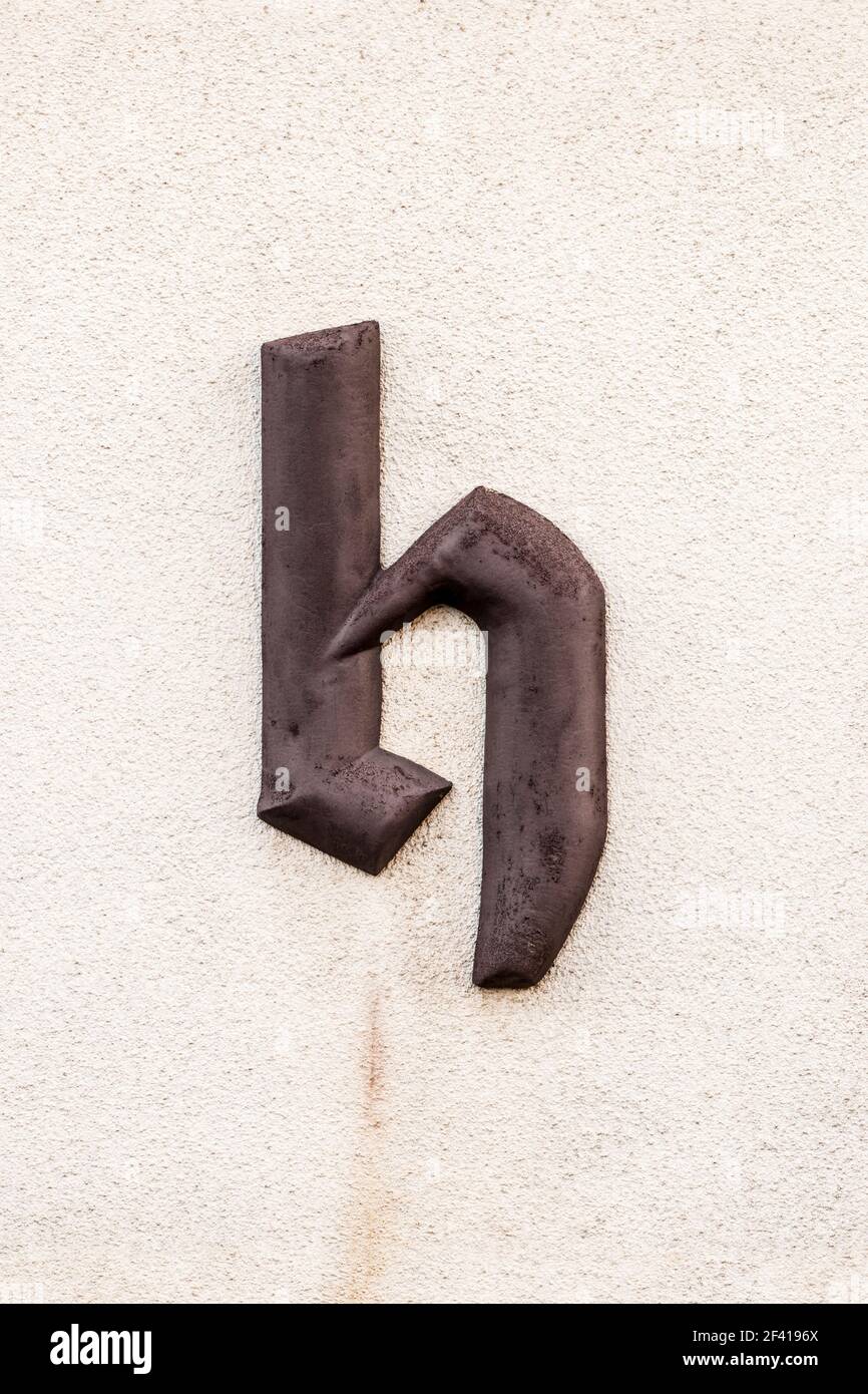 Letter h on wall hi-res stock photography and images - Alamy