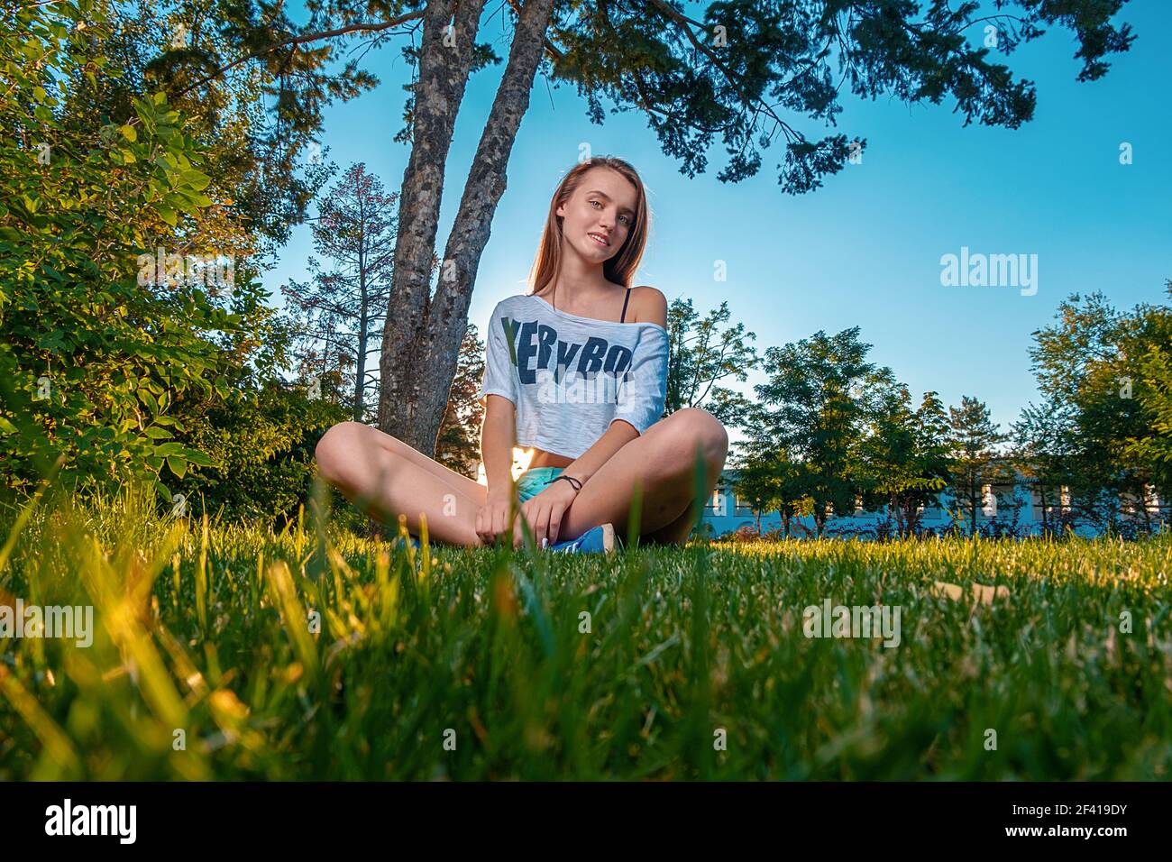 Girl cross legs teenager hi-res stock photography and images - Alamy