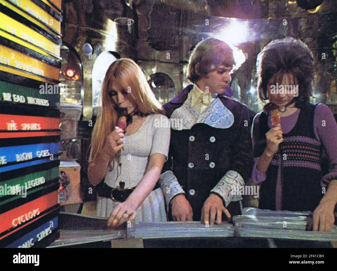 A CLOCKWORK ORANGE 1971  Warner Bros film with from left: Gillian Hills, Malcolm McDowell, Barbara Scott Stock Photo