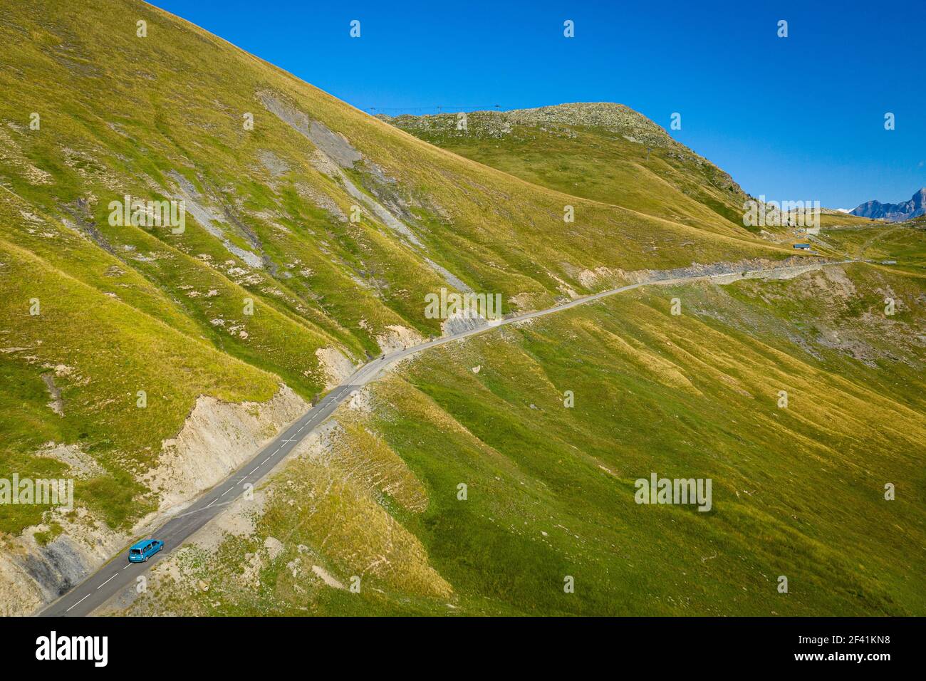 Steep mountain road and green hills hires stock photography and images