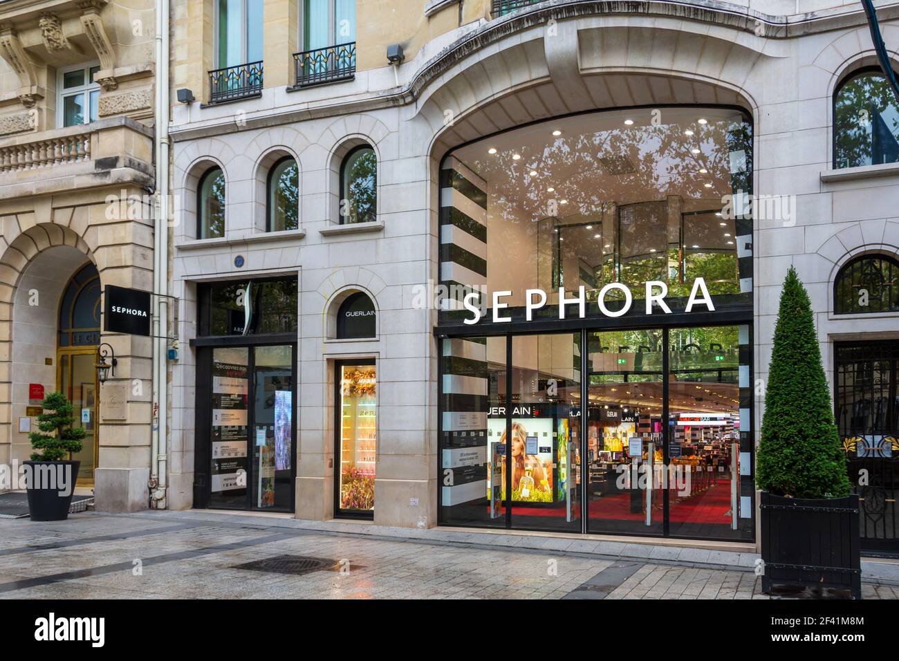 Facade of the Sephora store on the avenue des Champs-Elysées, Paris, France  Stock Photo - Alamy