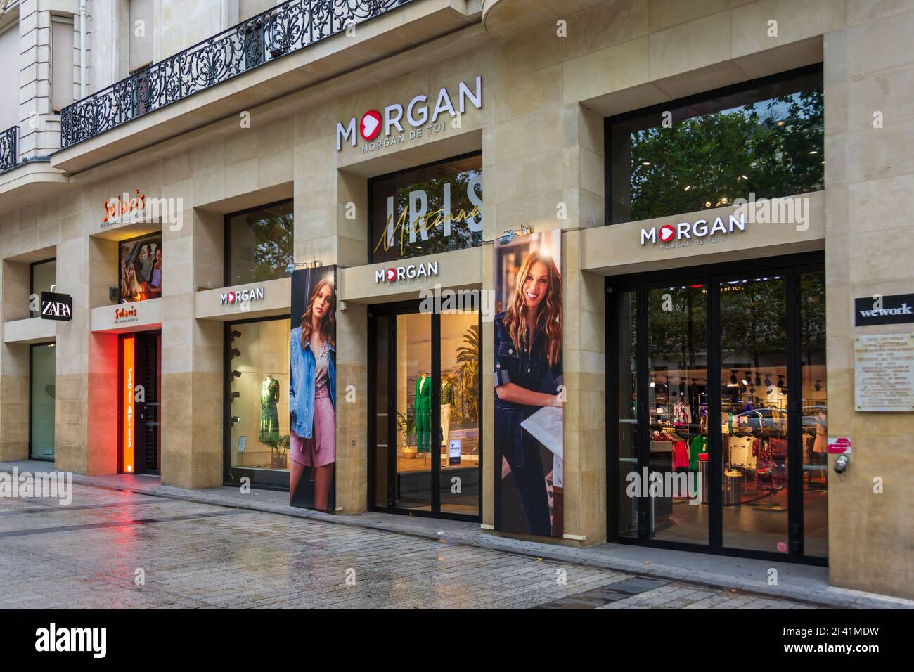 Display france clothes store hi-res stock photography and images - Alamy