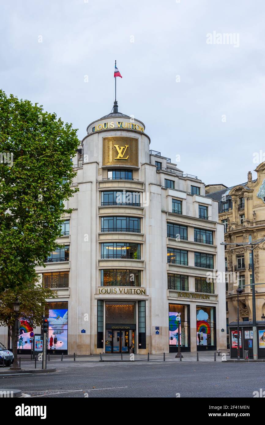 Louis Vuitton Stilista Di Lusso Finestre Di Negozi A Champs Elysees A  Parigi Francia - Fotografie stock e altre immagini di Vetro - iStock