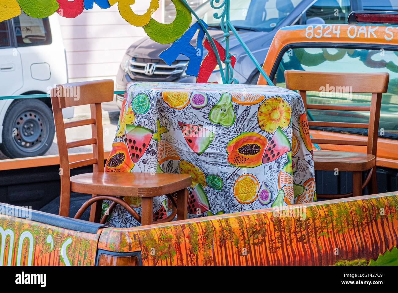 NEW ORLEANS, LA, USA - MARCH 13, 2021: Table and chairs in back of a pickup truck in front of Jacques-Imo's Restaurant on Oak Street Stock Photo
