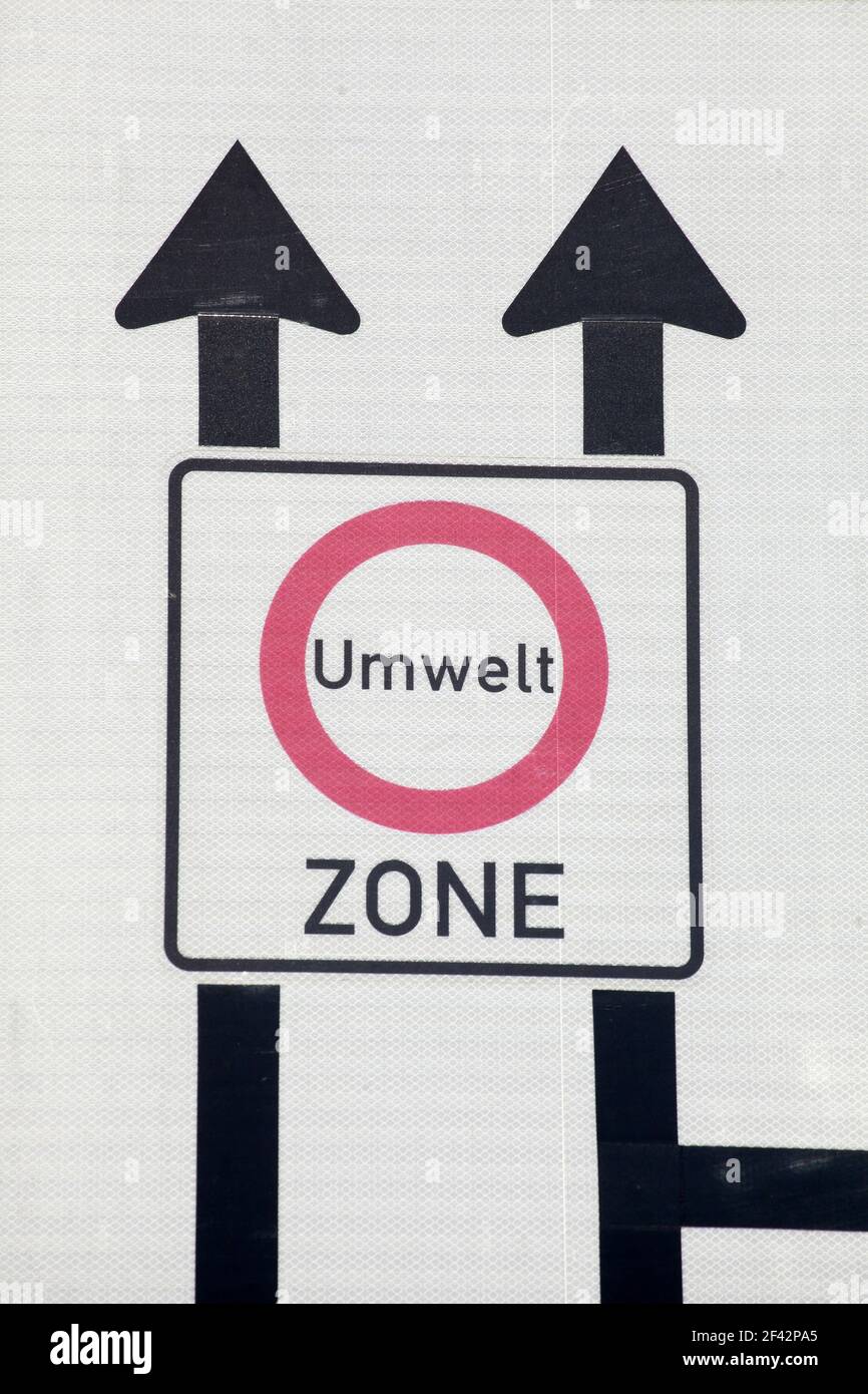 A vertical shot of arrows with an "Umwelt Zone environmental zone