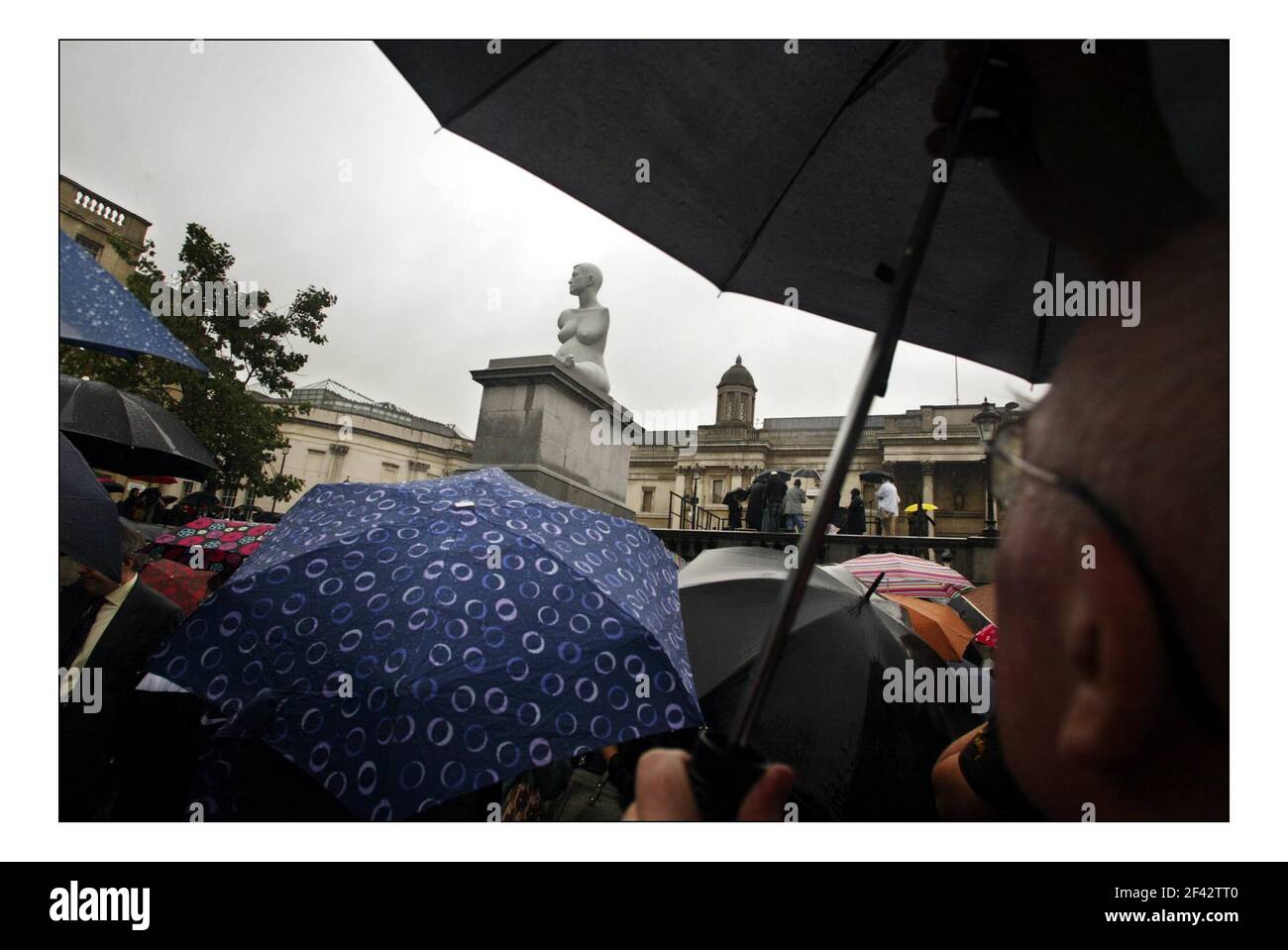 Marc Quinn's ALISON LAPPER PREGNANT installed on Trafalgar Square Fouth