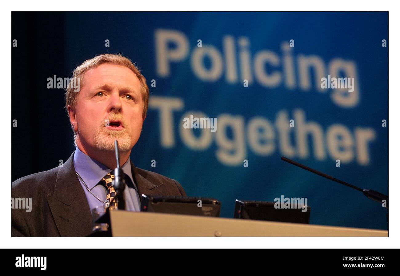 Ian Blair dep comm of Met Police speaks at the Police Federation Conf in Bournmouth.pic David Sandison 15/5/2002 Stock Photo