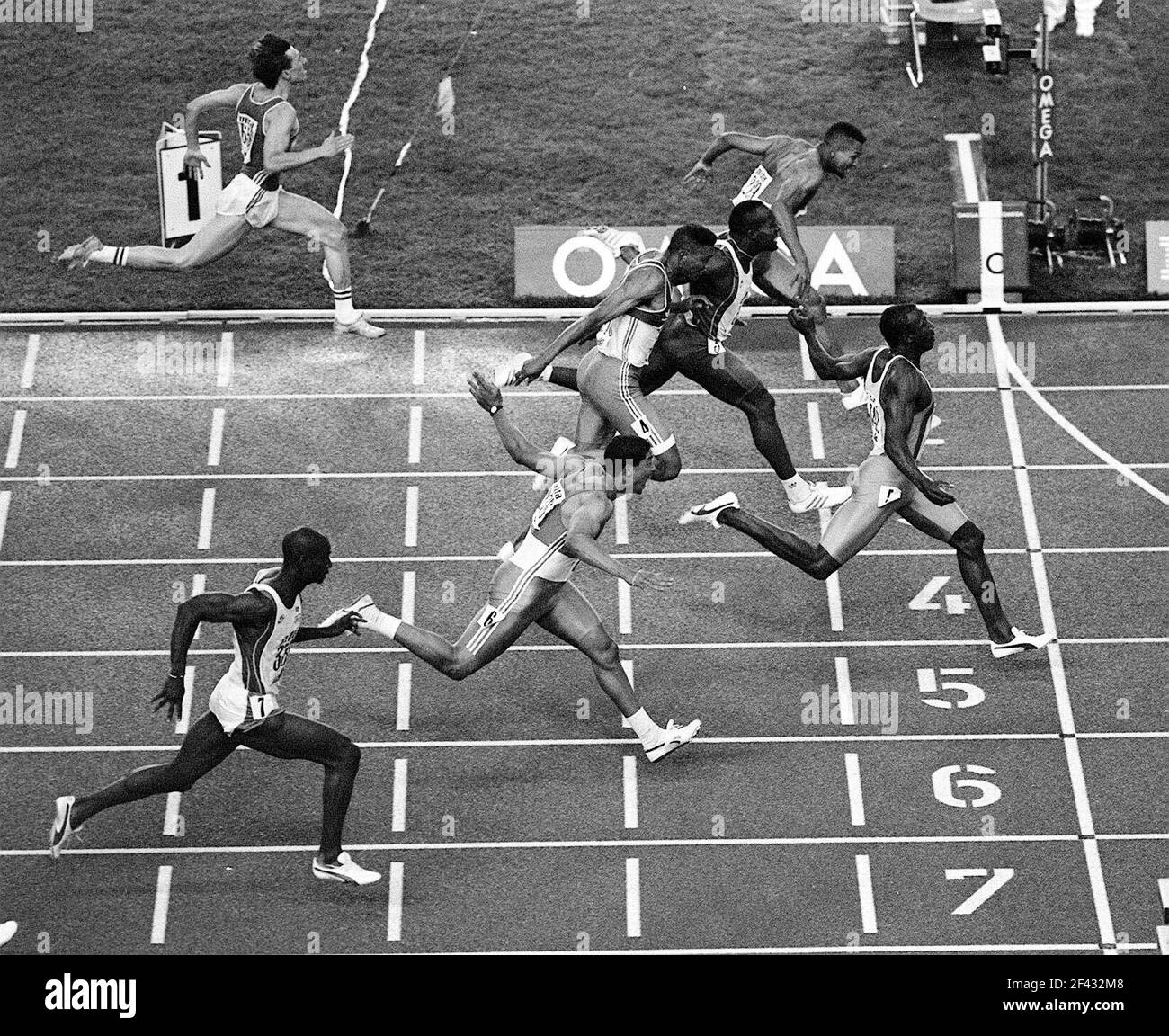 LINFORD CHRISTIE WINS THE 100m FINAL IN BARCELONA 1992 PICTURE DAVID ASHDOWN Stock Photo