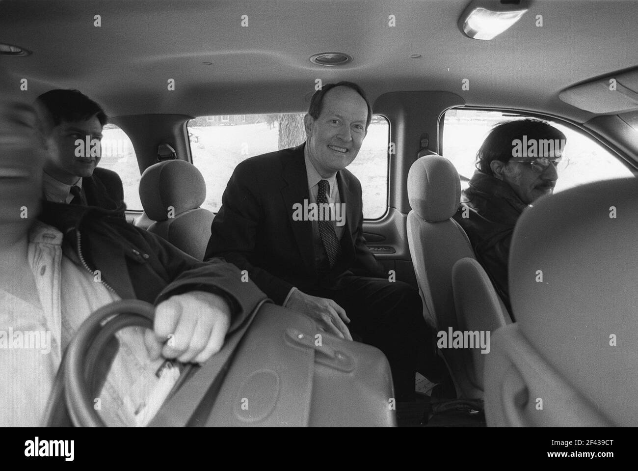 LAMAR ALEXANDER SQUASHES INTO BACK OF LIMO ON THE CAMPAIGN TRAIL, DES MOINES, IOWA Stock Photo