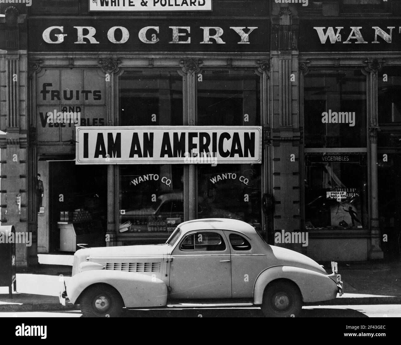 Wanto Co. store located at 401 - 403 Eighth and Franklin Streets in Oakland, California. The business was owned by the Matsuda family. Tatsuro Matsuda, a University of California graduate, commissioned and installed the "I am an American" sign.Photograph by Dorothea Lange. Stock Photo