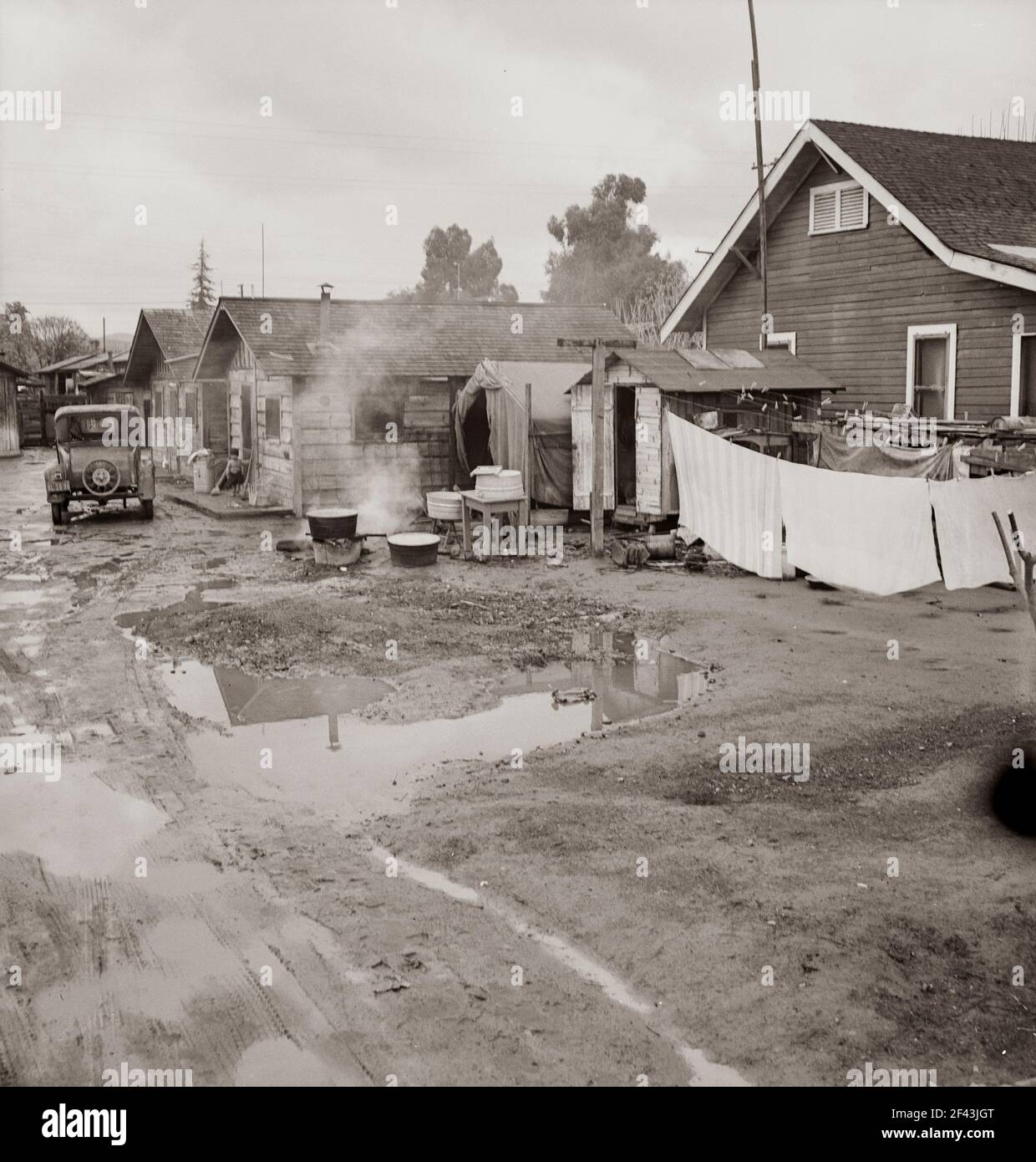 Lindsay, California. Houses inhabited by Mexican citrus workers. Tulare County, California