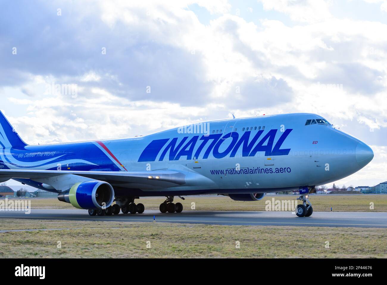 hoersching, austria, 18 feb 2020, Boeing 747-428(BCF), n952ca