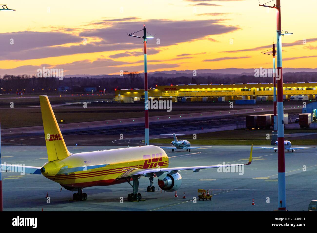 Dhl boeing 757 cargo aircraft hi-res stock photography and images - Alamy
