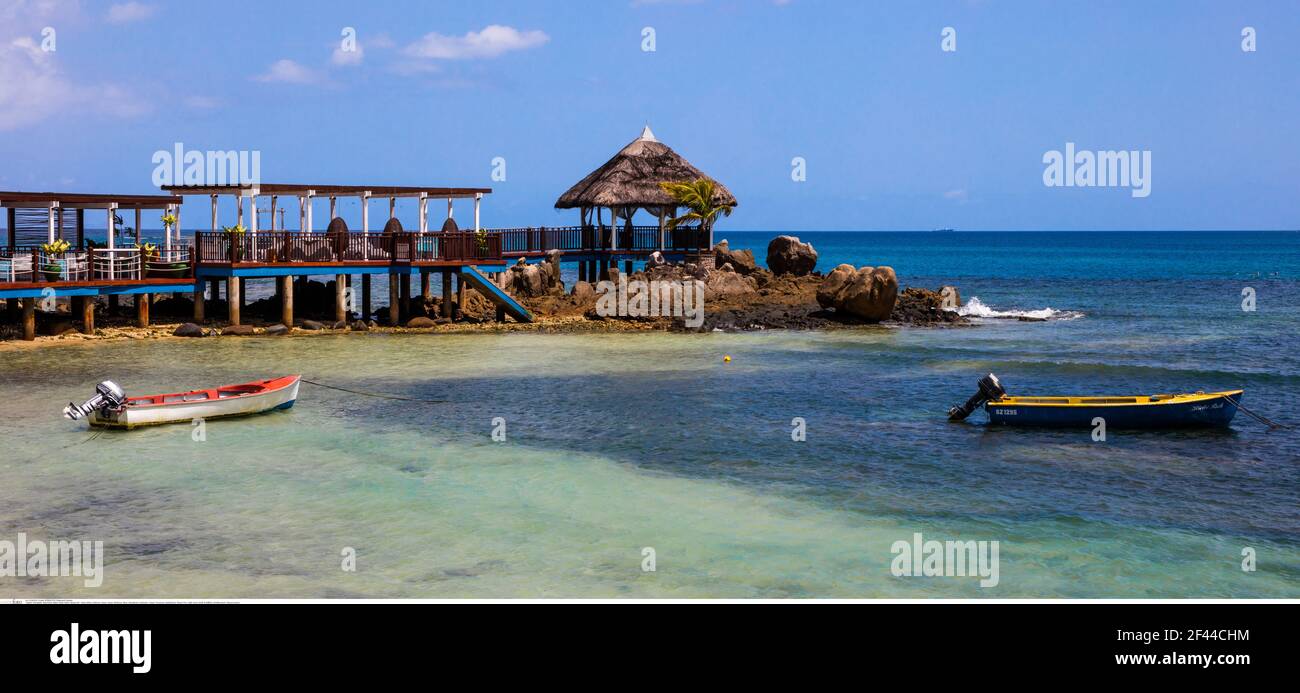Sand, Afrika, Indischer Ozean, Ozean, Weltmeer, Meer, Sandstrand, Gebäude, Urlaub, Tourismus, Badestra, Additional-Rights-Clearance-Info-Not-Available Stock Photo