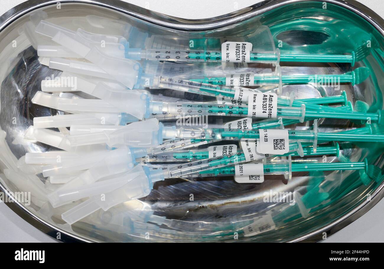 GERMANY, Hamburg, corona pandemic, largest vaccination center in Germany, for daily max 7000 people, vaccine AstraZeneca ready in plastic syringe for immunization Stock Photo