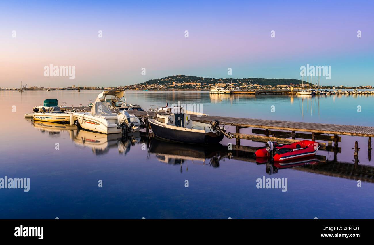 Pontoon with boats in Balaruc-les-Bains, on the Etang de Thau, and Sète in  the background.France Stock Photo - Alamy