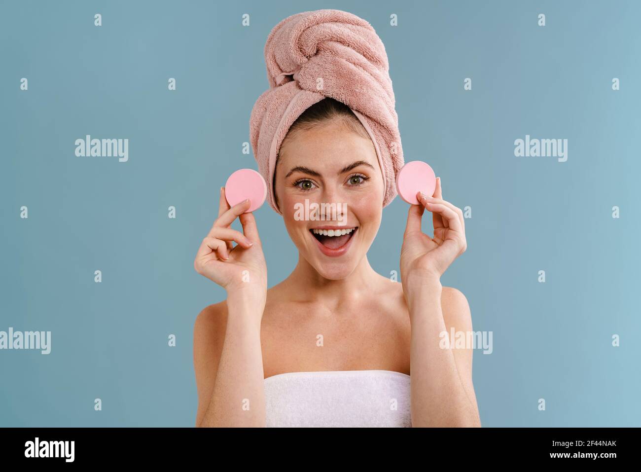Young girl towel over head hires stock photography and images Alamy