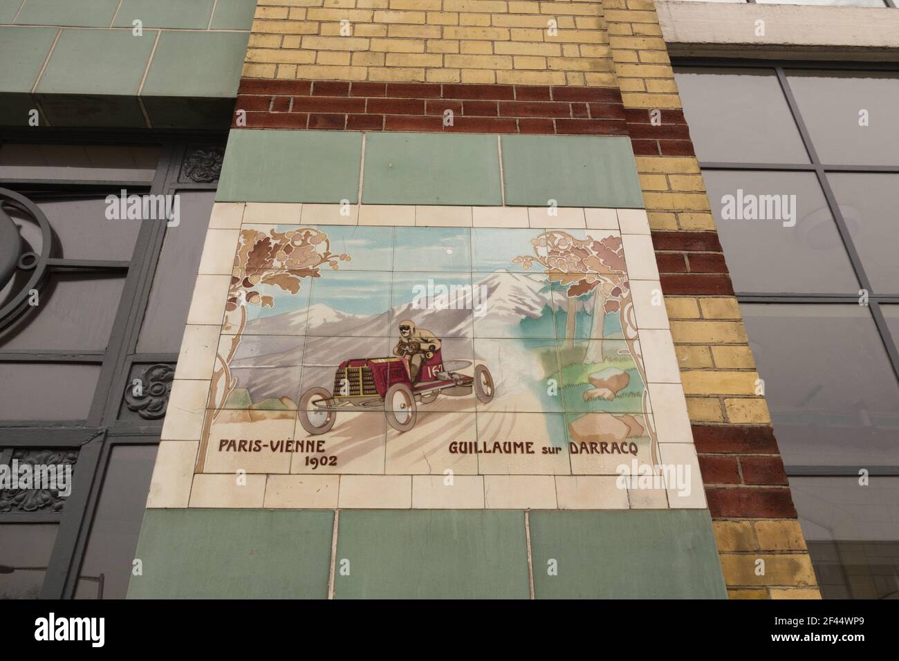 Decorative tiles hires stock photography and images Alamy