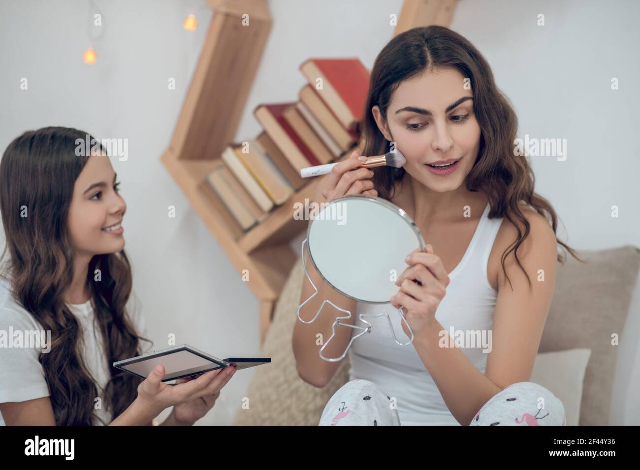 Pretty girl doing makeup hi-res stock photography and images - Alamy