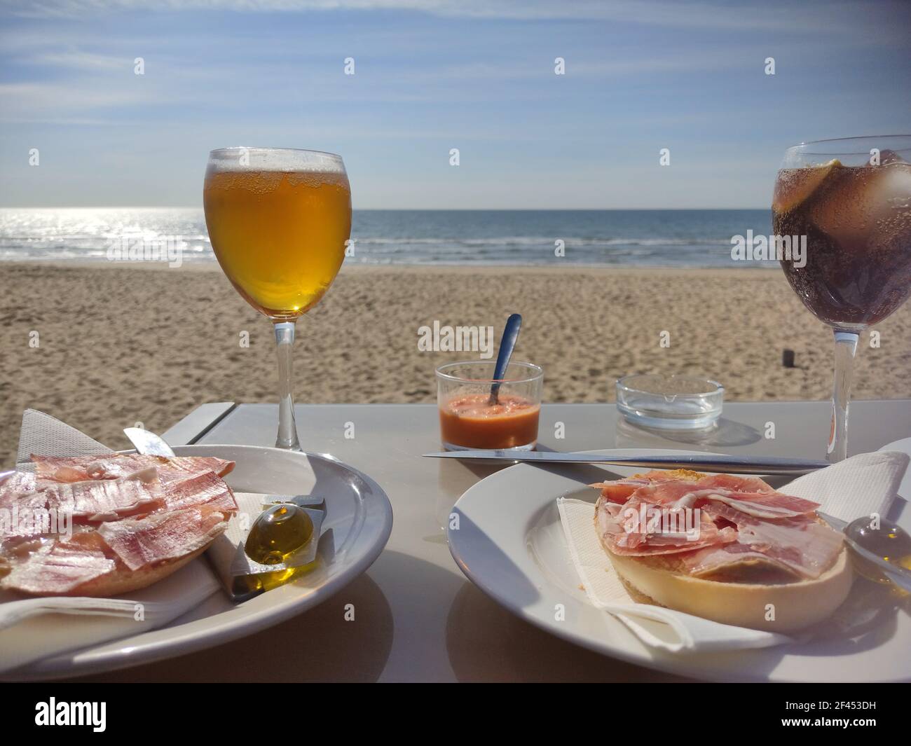 A romantic dinner for two on beach Stock Photo - Alamy