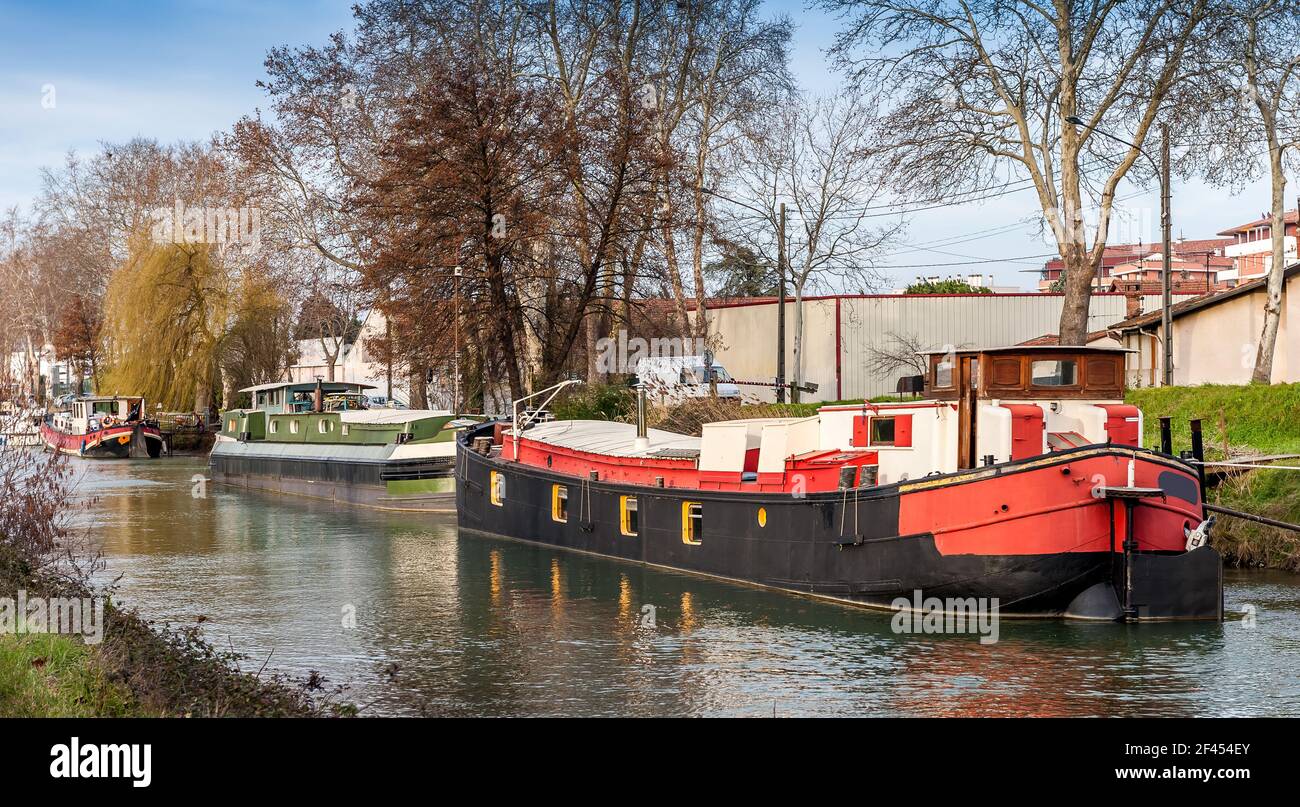 Barge on the Canal du Midi in Toulouse, Haute Garonne, Occitanie, France Stock Photo