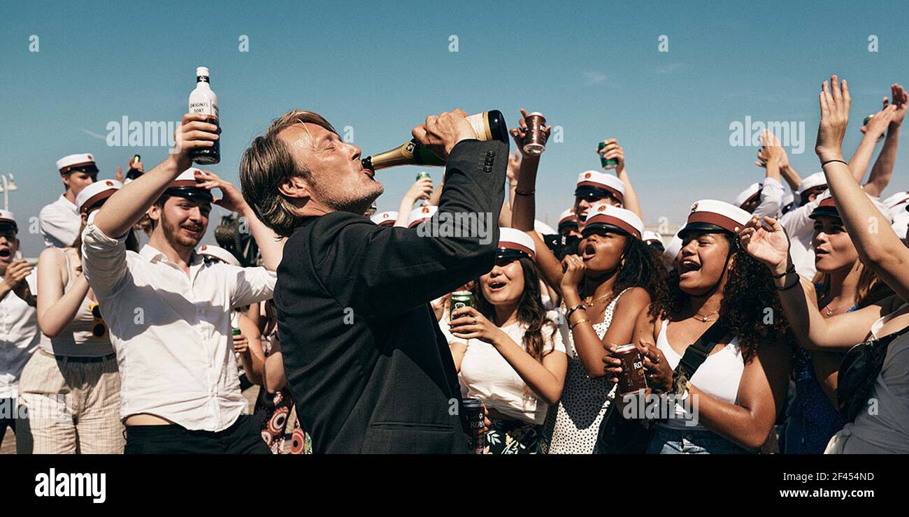 ANOTHER ROUND, (aka DRUNK, aka DRUK), Danish poster, from left: Thomas Bo  Larsen, Lars Ranthe (back to camera), Mads Mikkelsen, Magnus Millang, 2020.  © Samuel Goldwyn Films /Courtesy Everett Collection Stock Photo - Alamy