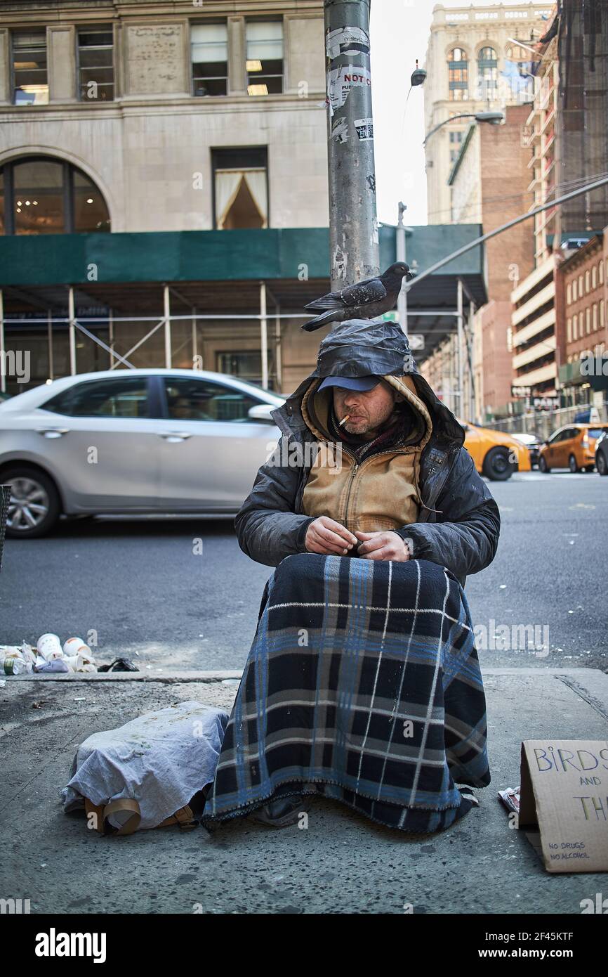 Homeless winter new york city hi-res stock photography and images - Alamy