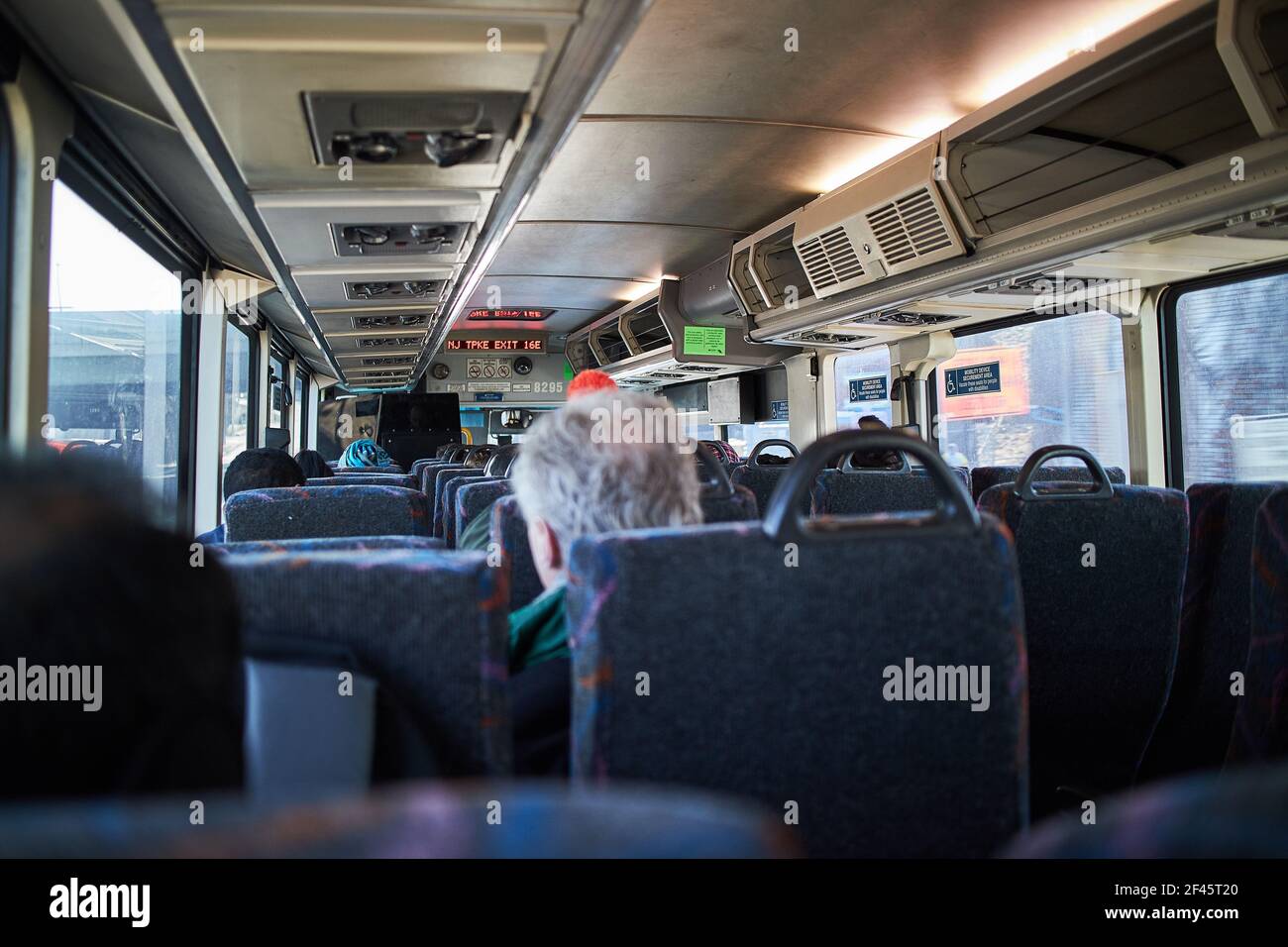 New york city bus commuter hi-res stock photography and images - Alamy