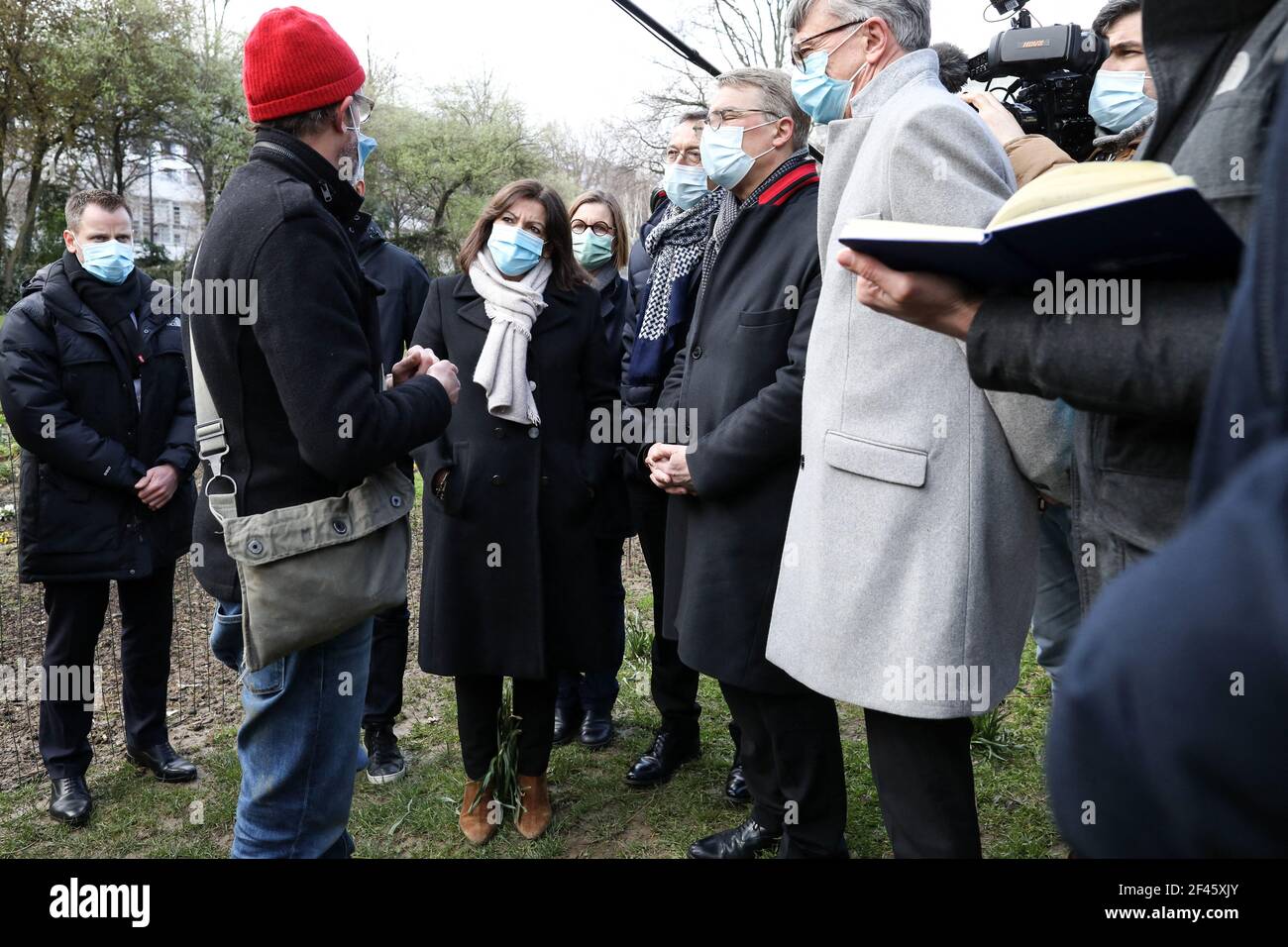 Anne Hidalgo, Mayor of Paris, attends an outdoor class at a kindergarten in the 19th arrondissement of Paris on march 19th 2021. Photo By Stephane Le mouton / Pool/ABACAPRESS.COM Stock Photo