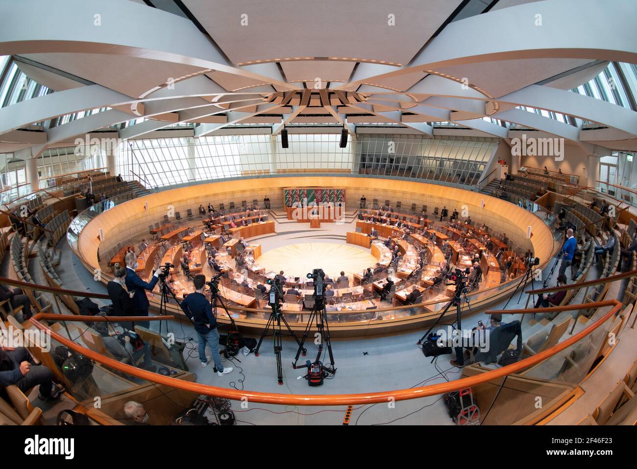Duesseldorf, Germany. 19th Mar, 2021. The state parliament deliberates in Düsseldorf. The state parliament met for a special Corona session. The SPD and the Greens had requested the special session. Credit: Federico Gambarini/dpa/Alamy Live News Stock Photo