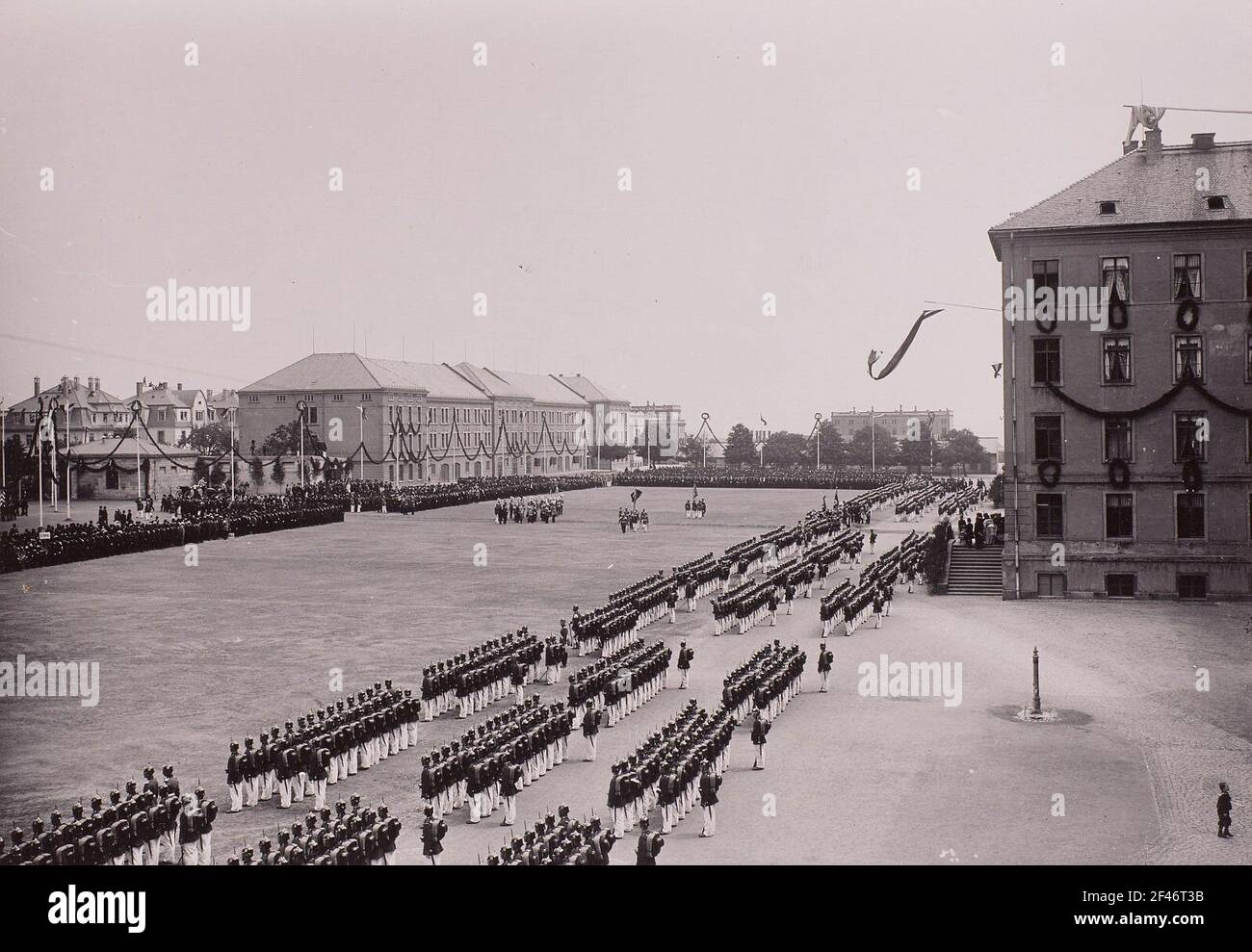 Friedrich August III., King of Saxony, and Grand Duke Friedrich II of Baden visiting the Infantry Regiment No. 103 of the Royal Saxon Army in King-Albert barracks in Bautzen on 17.10.1908 Stock Photo