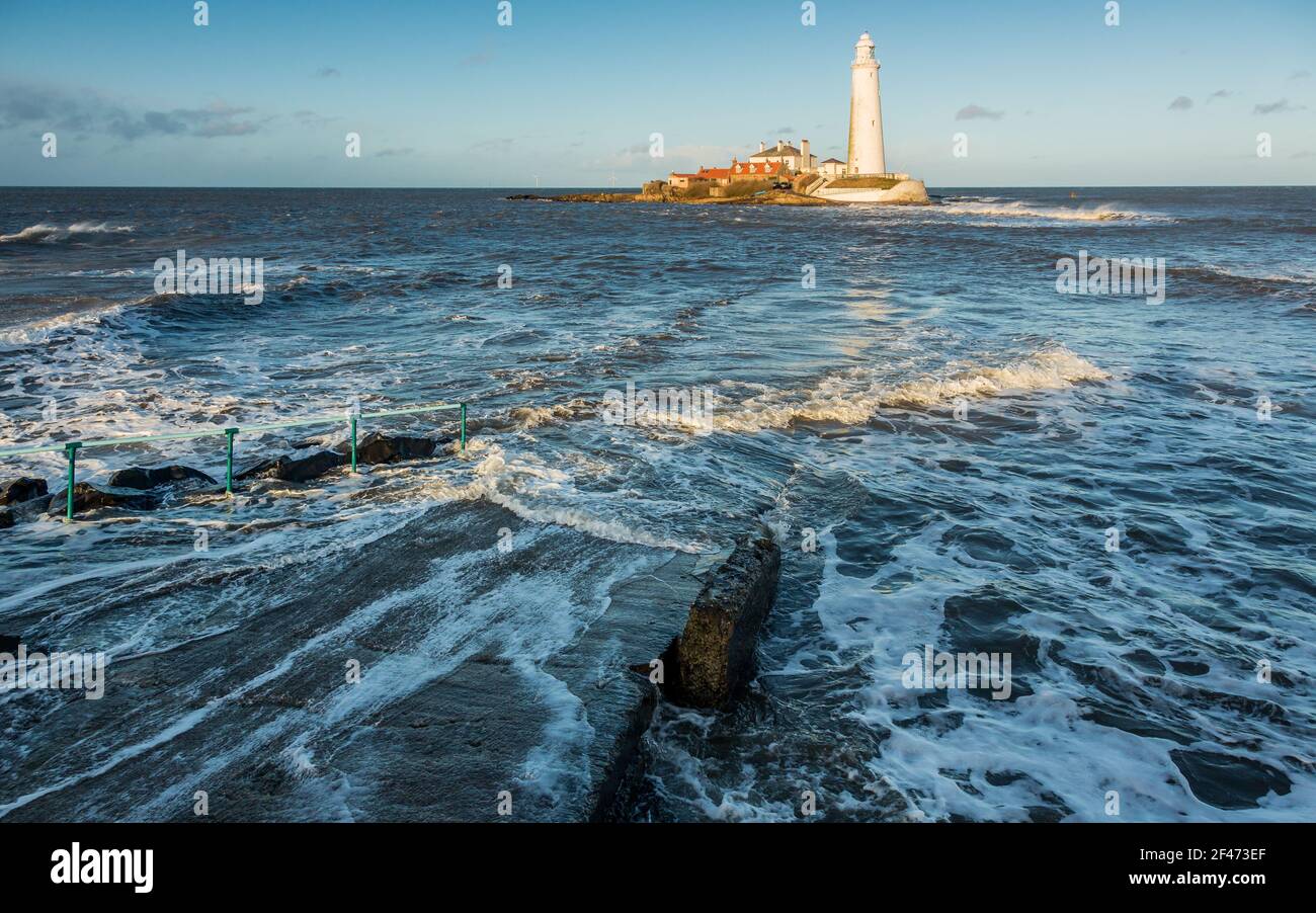 Over st marys lighthouse on st marys island hires stock photography