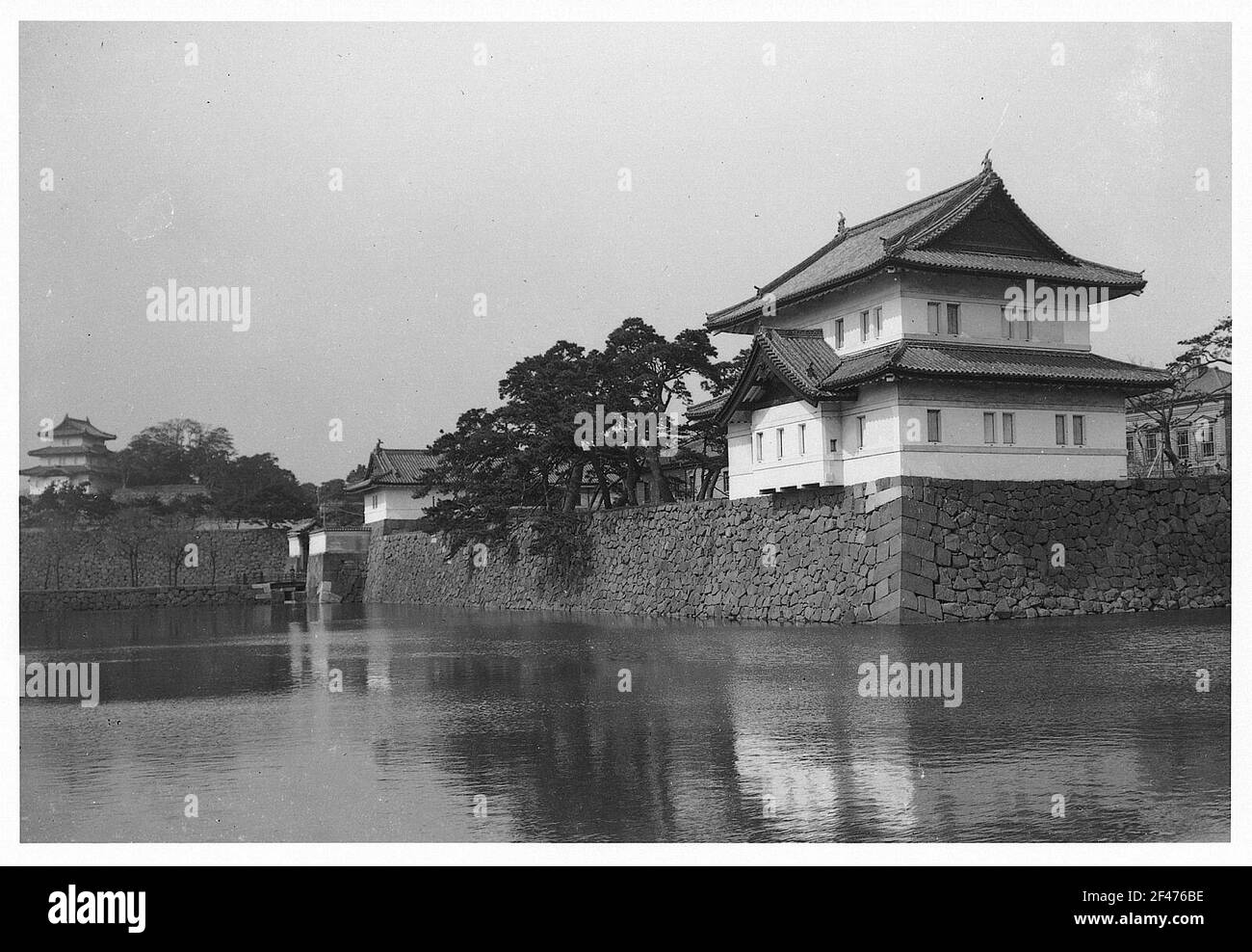 Japan. Tokyo. Wachthaus at the moat of the imperial residence Stock Photo