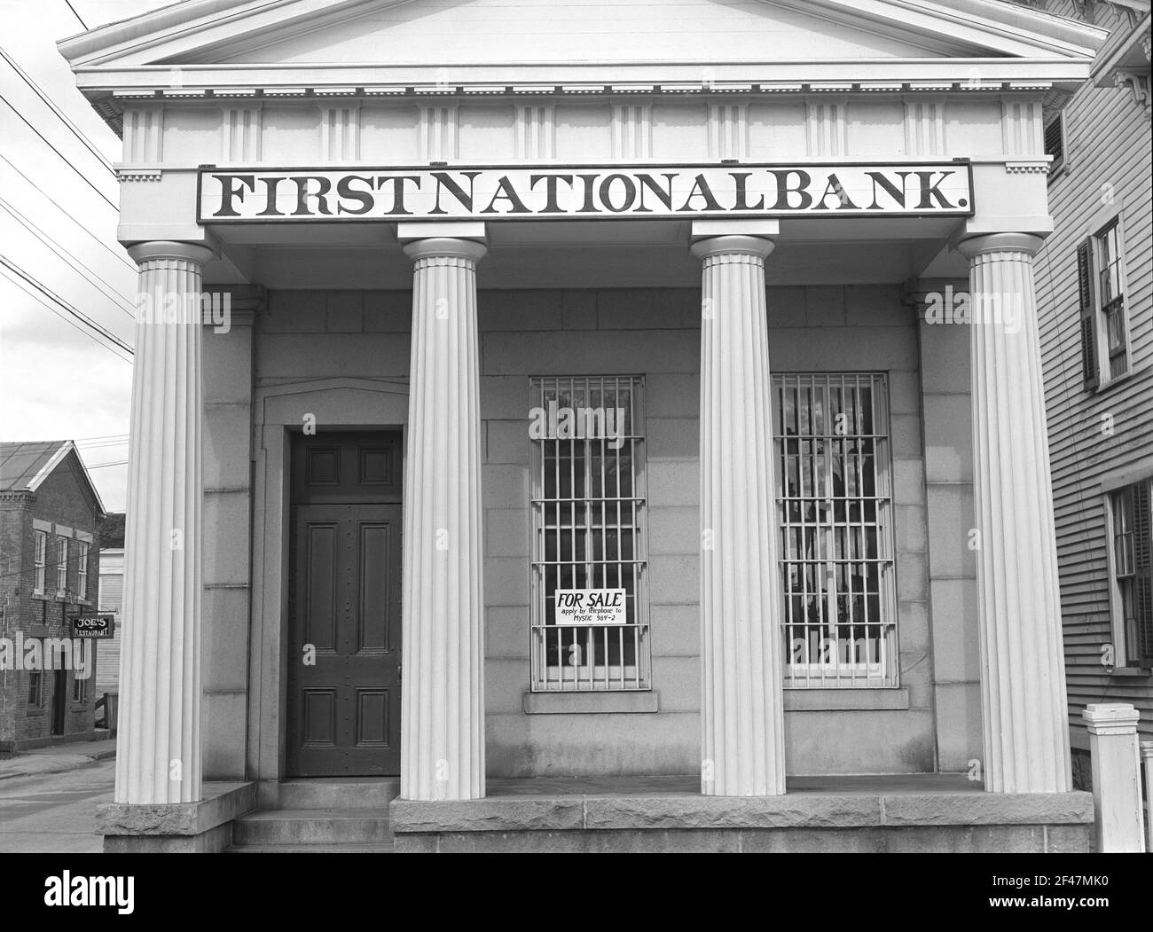 First National Bank with 'For Sale' Sign, Stonington, Connecticut, USA, Jack Delano, U.S. Farm Security Administration, November 1940 Stock Photo