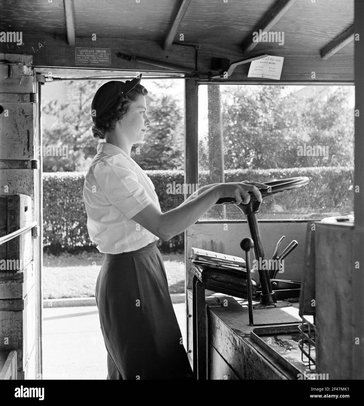 Mrs. Helen Joyce, one of the many women now working for the Supplee-Wills-Jones Milk Company, Bryn Mawr, Pennsylvania, USA, Jack Delano, U.S. Office of War Information, June 1943 Stock Photo