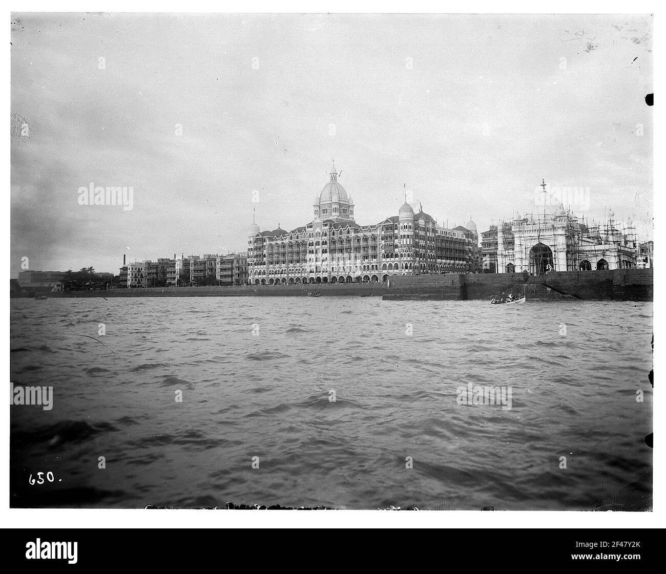 Bombay (India). View from board a high-sea passenger steamer on the city with Taj-Mahal-Hotel Stock Photo