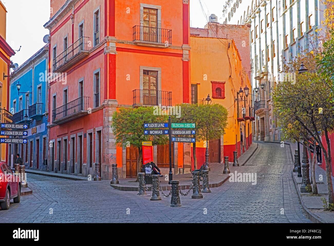 Street corner and colourful colonial era houses in alleys in the city Guanajuato, Central Mexico Stock Photo