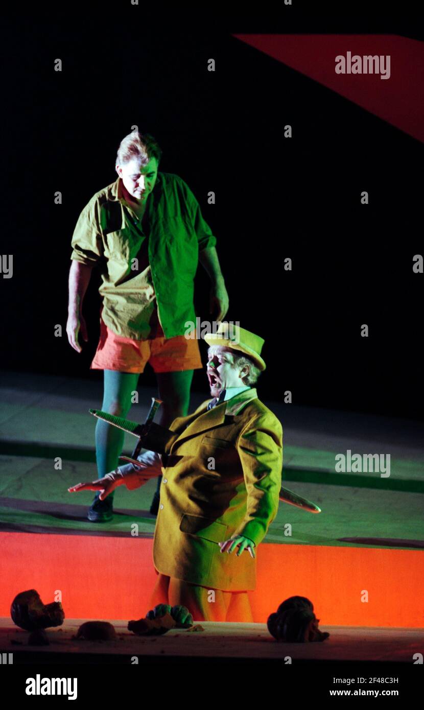 l-r: Siegfried Jerusalem (Siegfried), Carsten Stabell (Fafner - slain by Siegfried) in SIEGFRIED by Wagner at the The Royal Opera, Covent Garden, London WC2  27/03/1995 conductor: Bernard Haitink  design: Nigel Lowery  lighting: Pat Collins  movement: Matthew Hamilton  director: Richard Jones Stock Photo