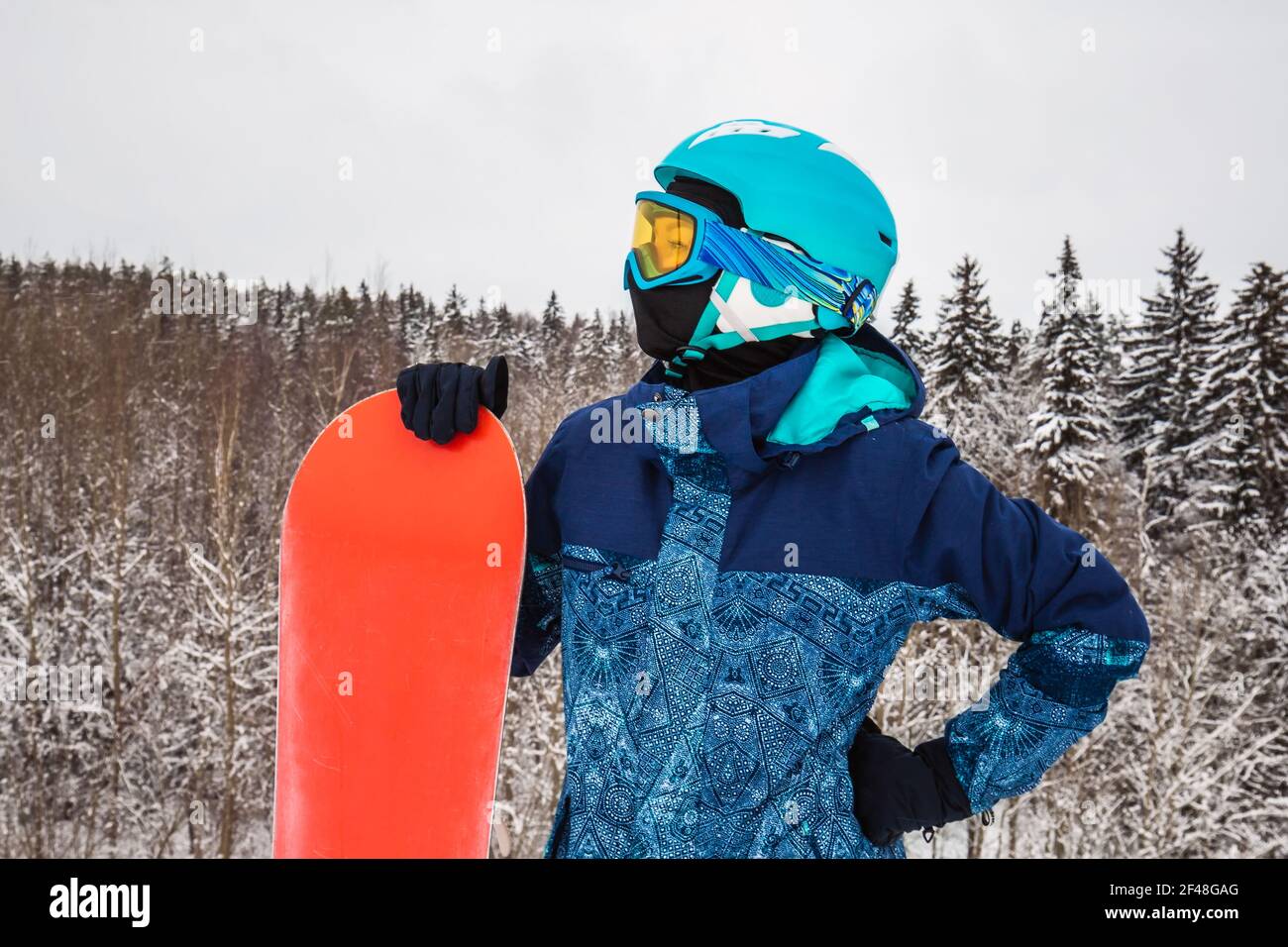 Person with a snowboard on the ski resort Stock Photo - Alamy