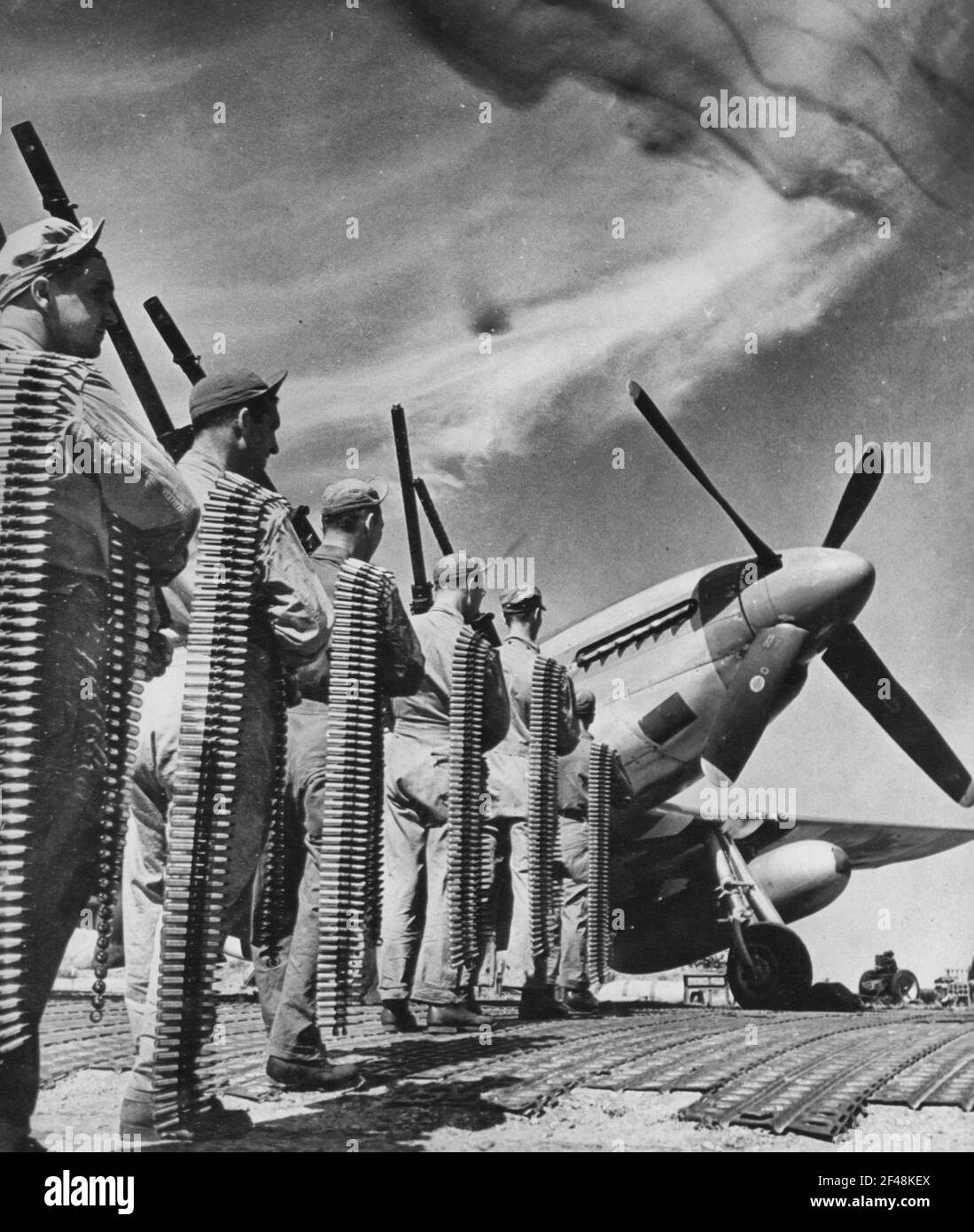 FIRE POWER OF THE P-51 MUSTANG FIGHTER. These are the six .50 calibre machine guns used in the new U.S. Army 8th Air force P-51 Mustang fighters. The cartridge belts being carried represent the amount used by only ONE gun on a flight Stock Photo